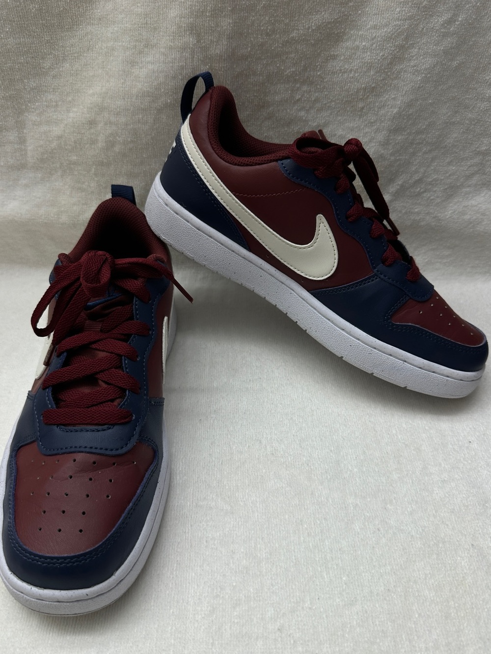 Nike Boys Court Borough Low-Top Sneakers in Burgundy, Navy & White 7Y